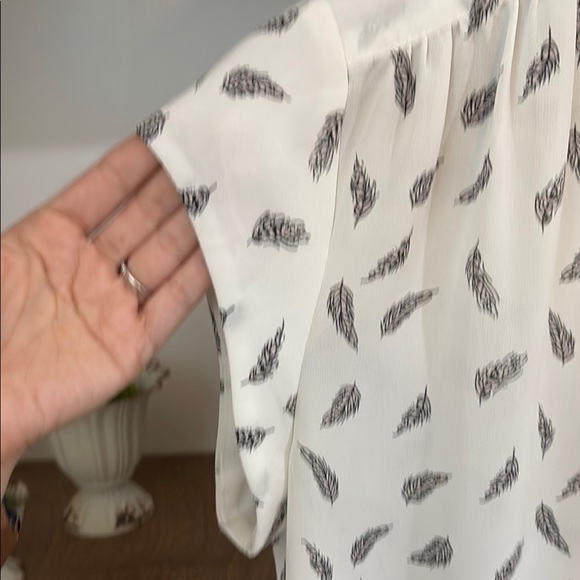 White Patterned Top - Picture 3 of 4